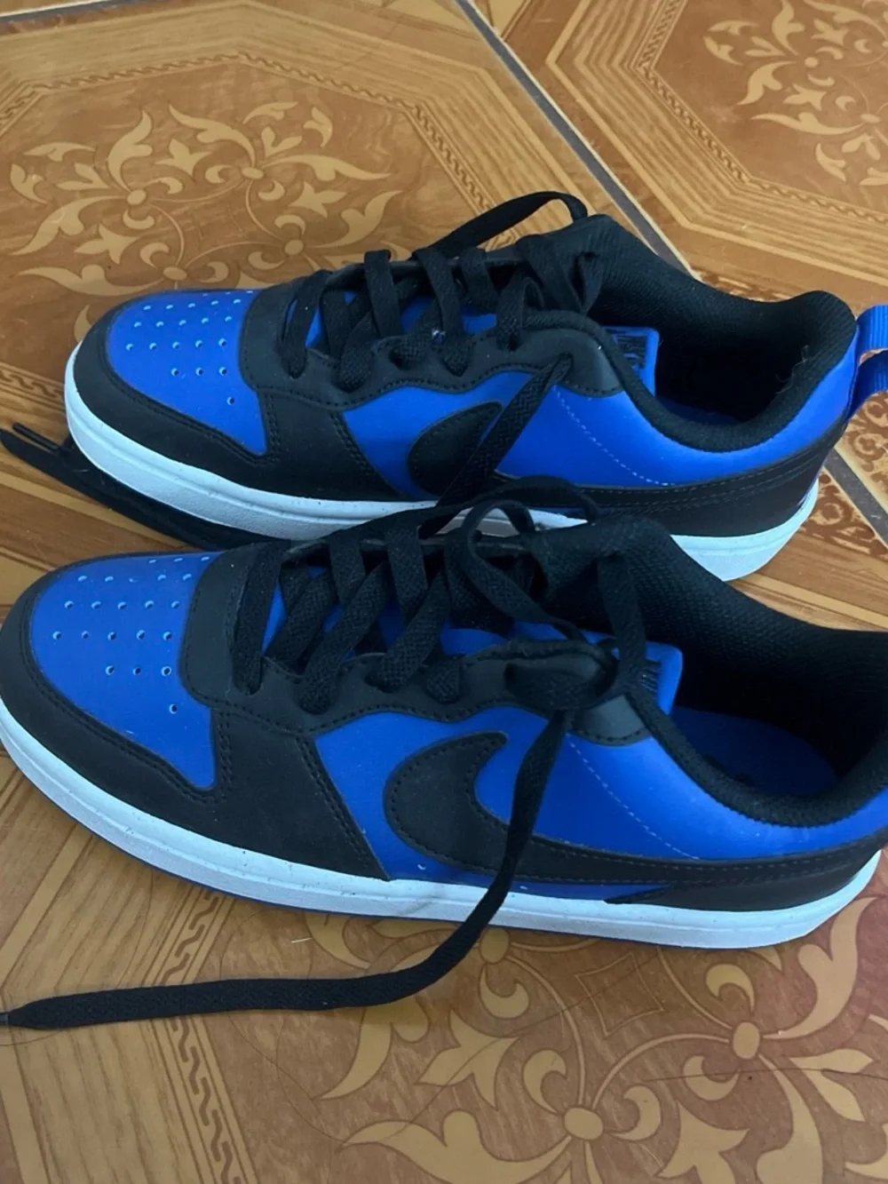 Nike Kids Blue and Black Low-Top Sneakers